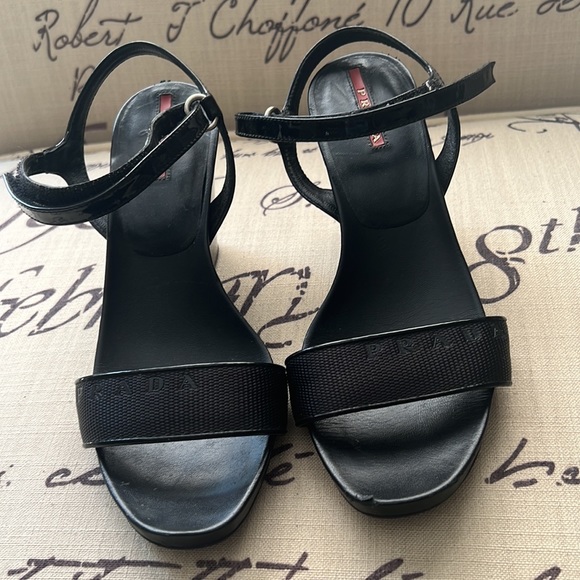 Black Prada shoes, very cute. - Picture 5 of 6